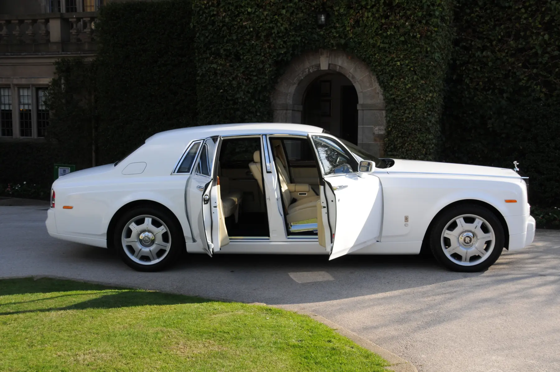 Bentley wedding car photograph 6